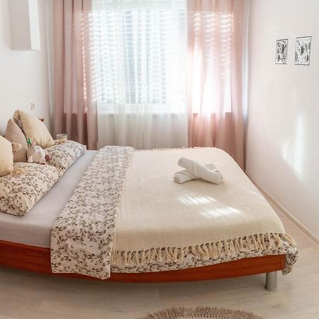 Apartman Lili Knin Extérieur photo