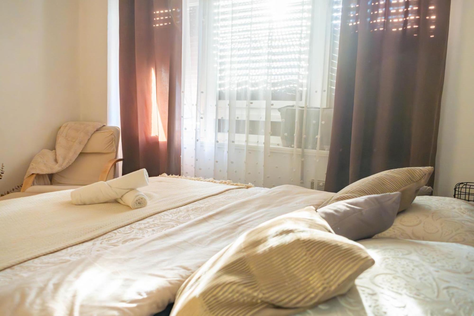 Apartman Lili Knin Extérieur photo