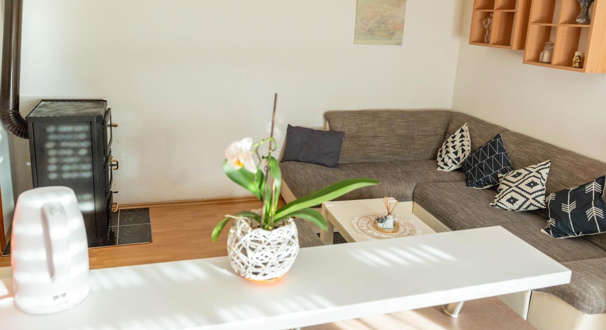 Apartman Lili Knin Extérieur photo