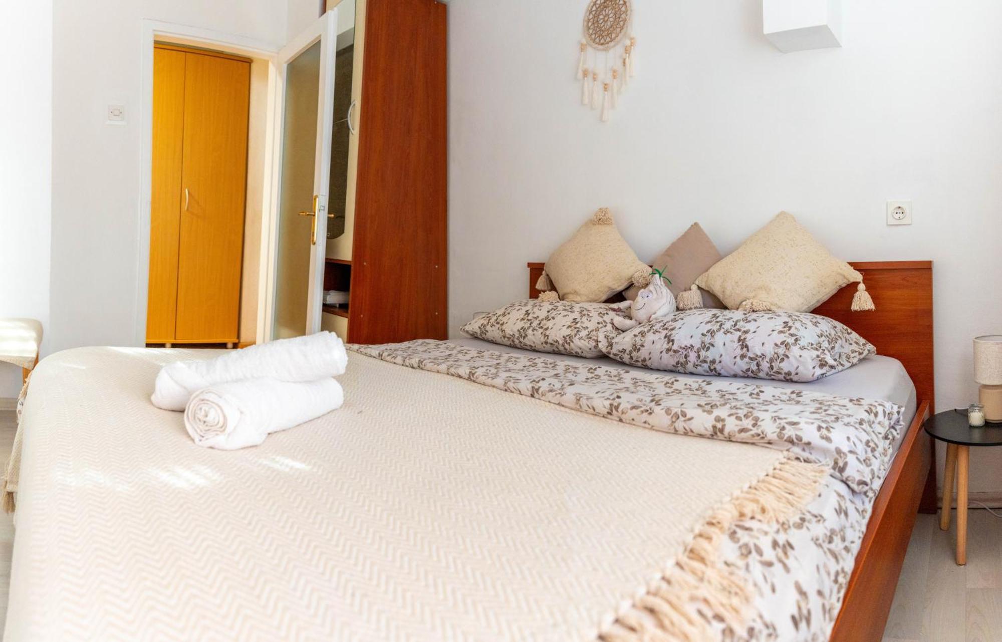 Apartman Lili Knin Extérieur photo