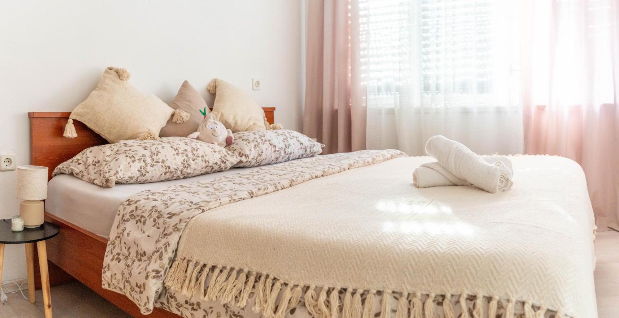 Apartman Lili Knin Extérieur photo