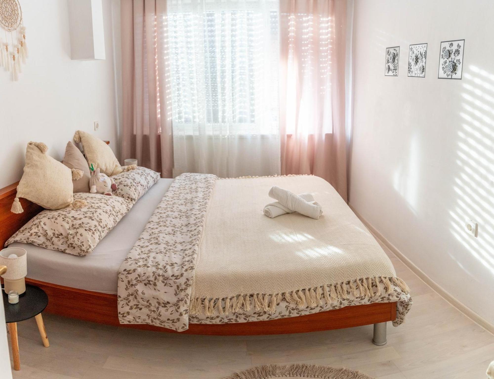 Apartman Lili Knin Extérieur photo