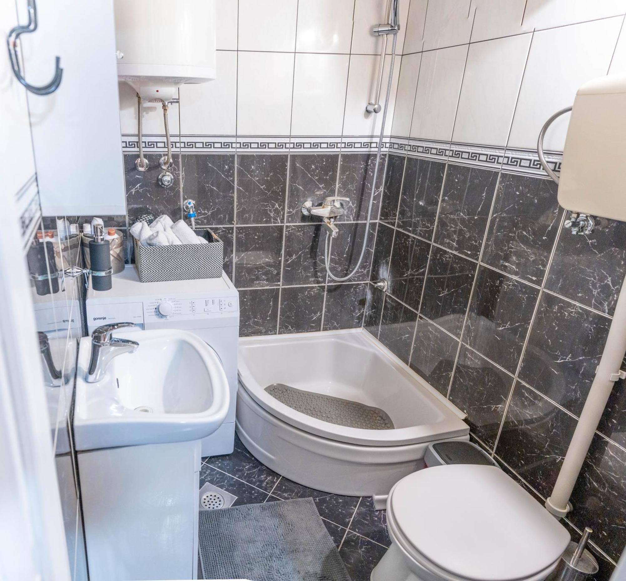 Apartman Lili Knin Extérieur photo